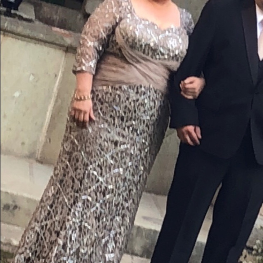 Gown dress in excellent conditions just worn once